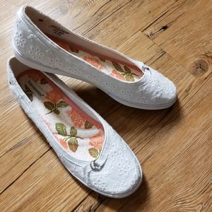Grasshopper white eyelet shoe